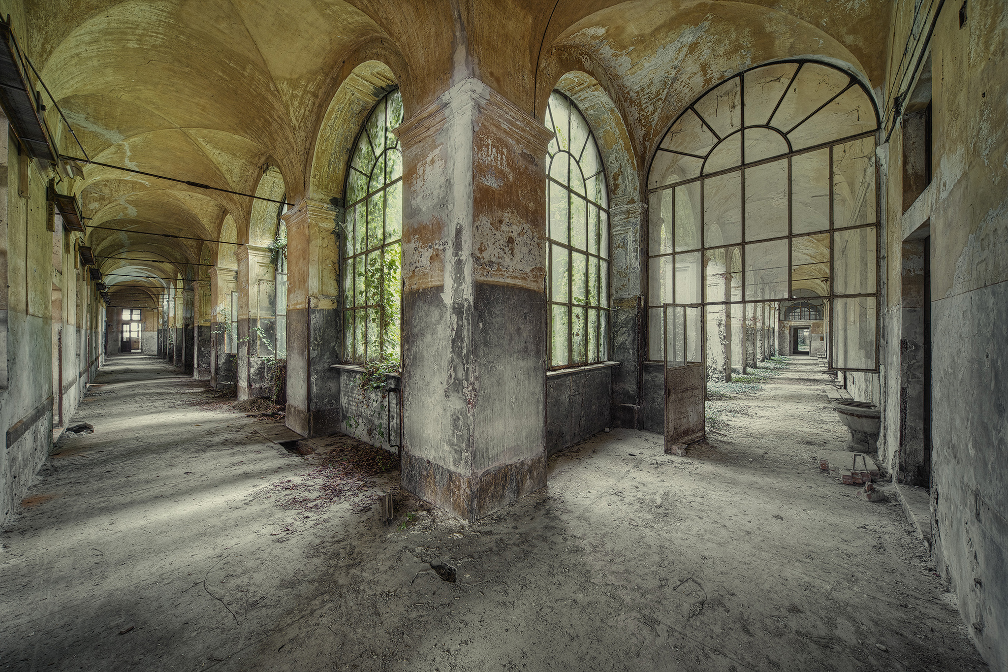 Aufnahmen alter, verlassener Gebäude © Madeleine Heinz